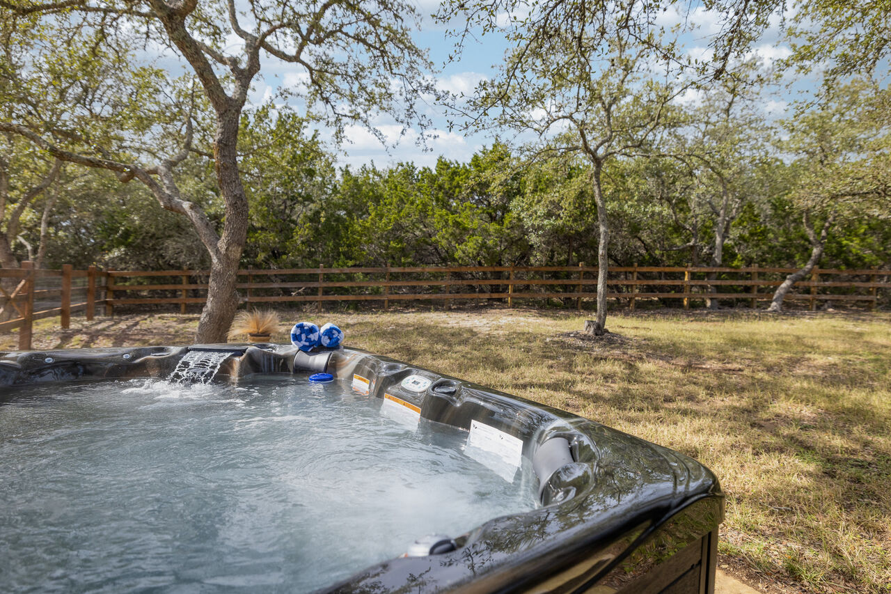 texas hill country rentals with hot tubs